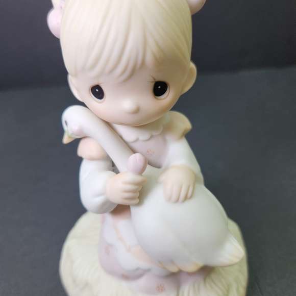 Vintage 1980 Precious Moments Figurine "God Is Love" with Swan E-5213 - Picture 5 of 6